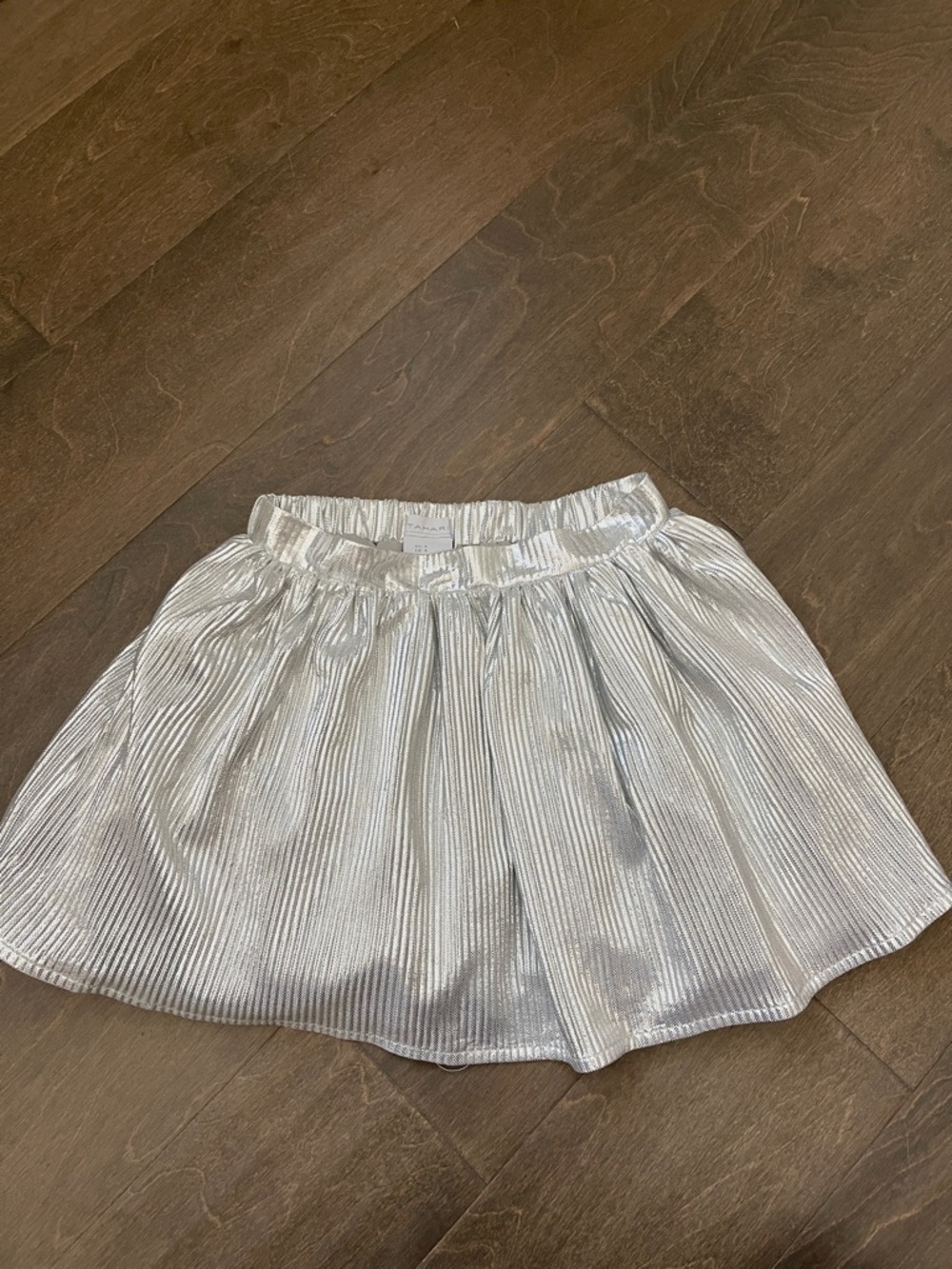 4T Tahari Silver Metallic Pleated Skirt